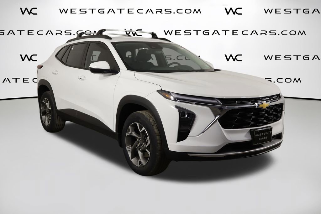 Used 2025 Chevrolet Trax LT w/ Driver Confidence Package FWD image 40