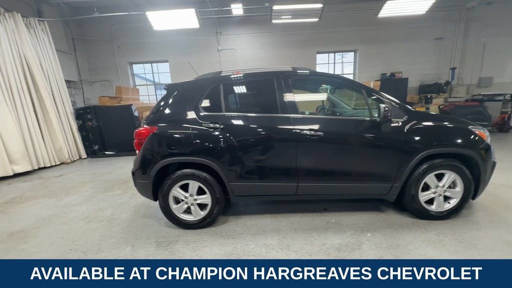 Used 2020 Chevrolet Trax LT w/ LT Convenience Package FWD image 11