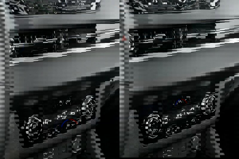 New 2026 Mitsubishi Outlander SE image 24