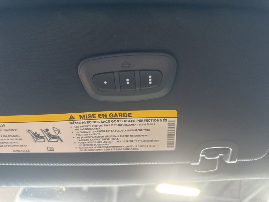 New 2025 Chrysler Pacifica Select image 25