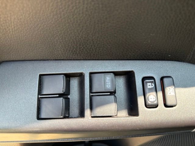 Used 2018 Toyota RAV4 XLE AWD/4WD image 29