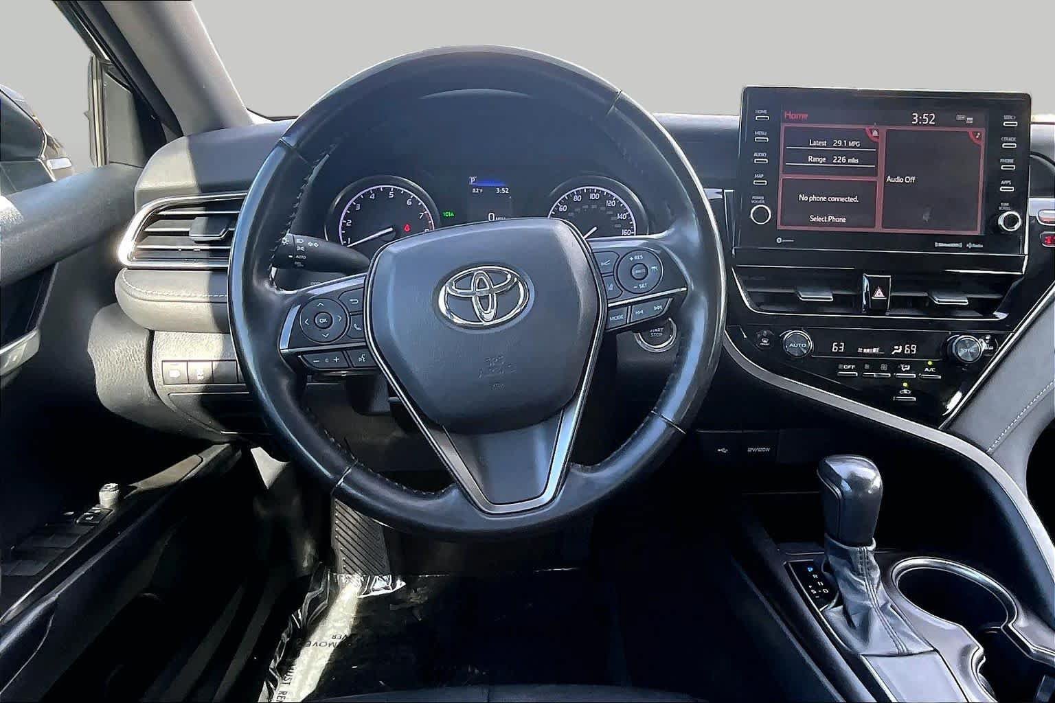 Used 2021 Toyota Camry SE w/ Cold Weather Package FWD image 6