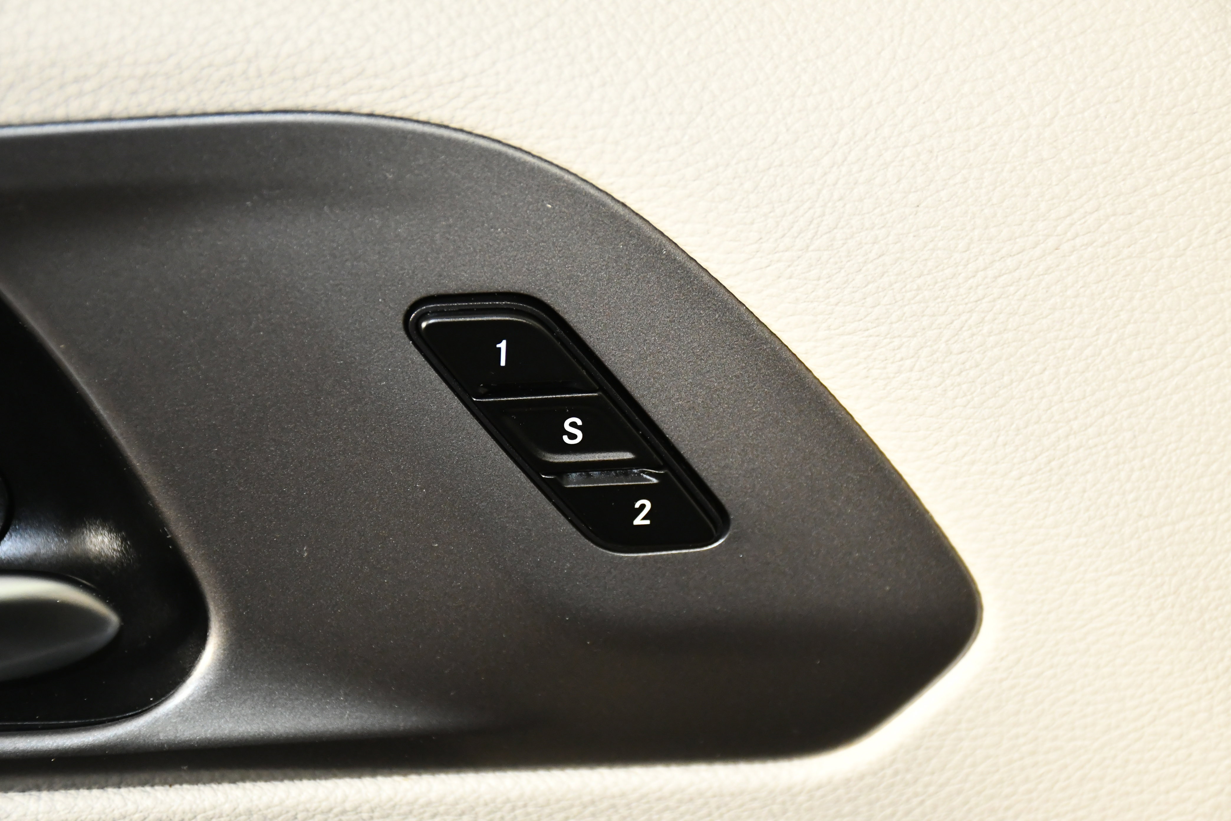 Used 2024 Chrysler Pacifica Touring-L image 35