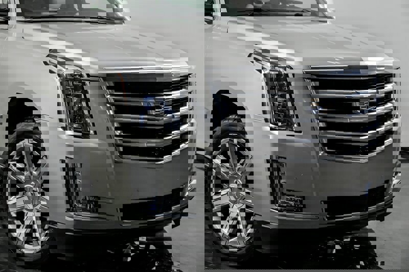 Used 2015 Cadillac Escalade Premium image 2