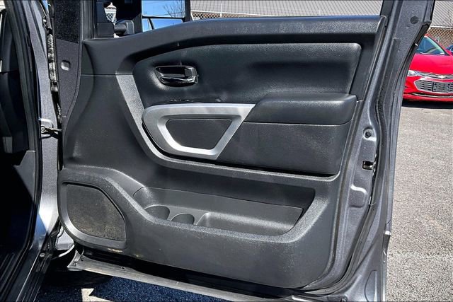 Used 2024 Nissan Titan SV w/ SV Convenience Package image 23