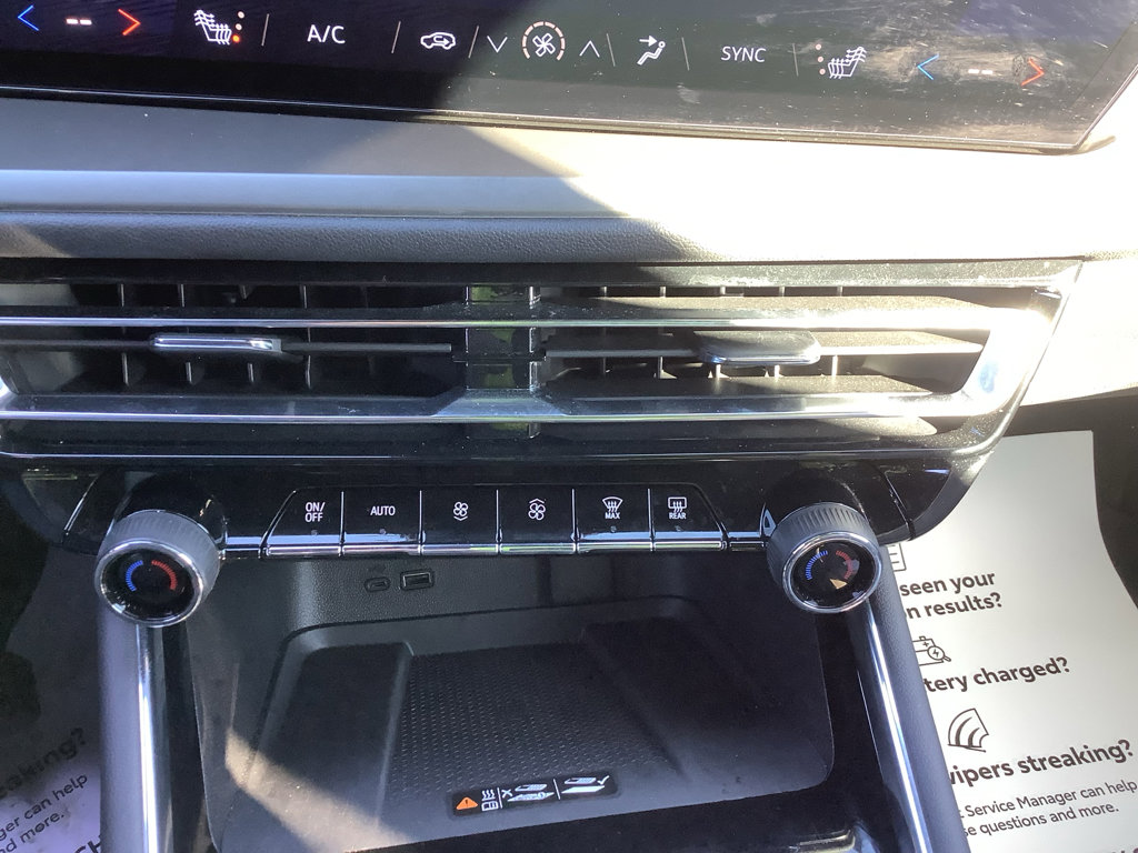 Used 2025 Chevrolet Traverse LT image 17