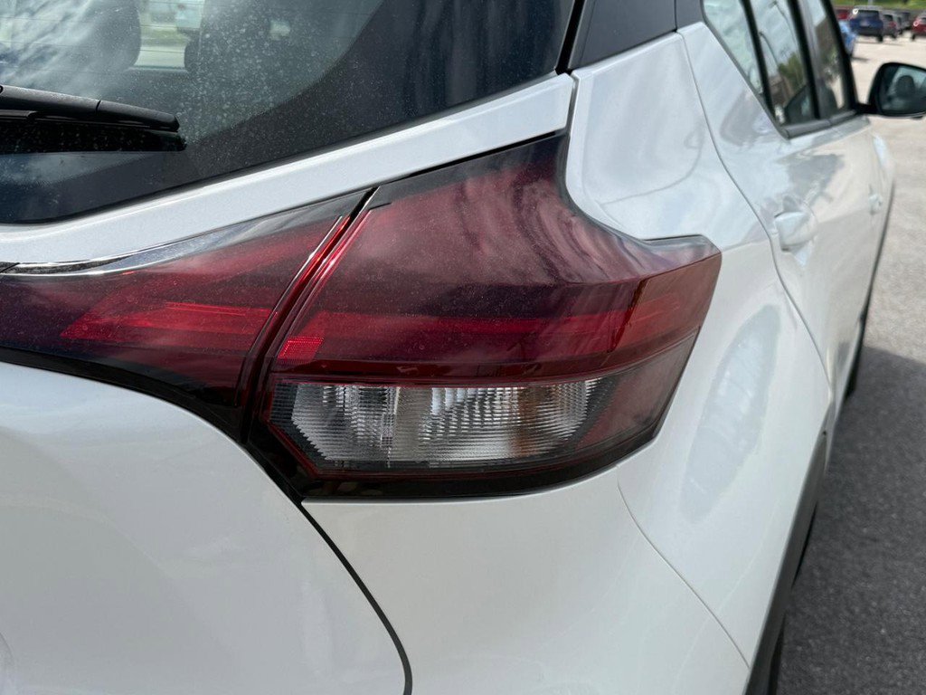 Used 2024 Nissan Kicks SR w/ SR Premium Package image 8