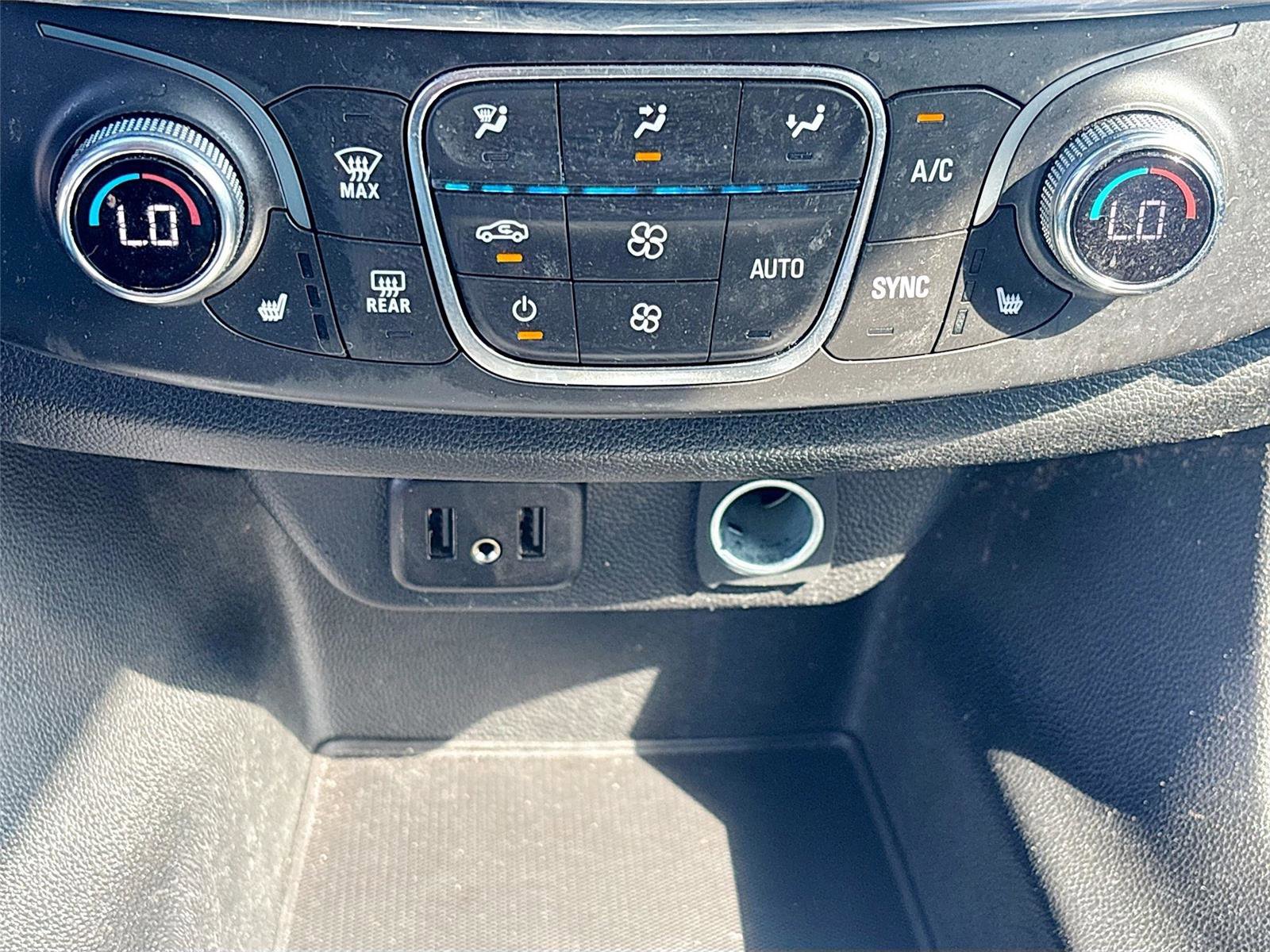 Used 2020 Chevrolet Traverse LT image 16