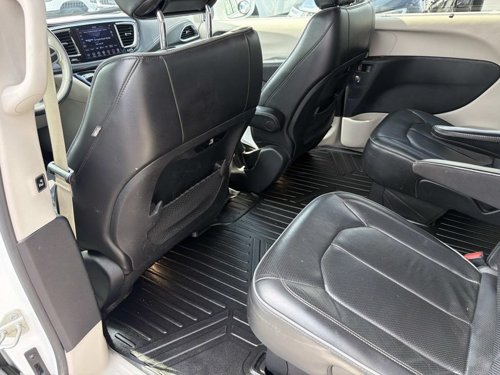 Used 2020 Chrysler Pacifica Limited FWD image 19