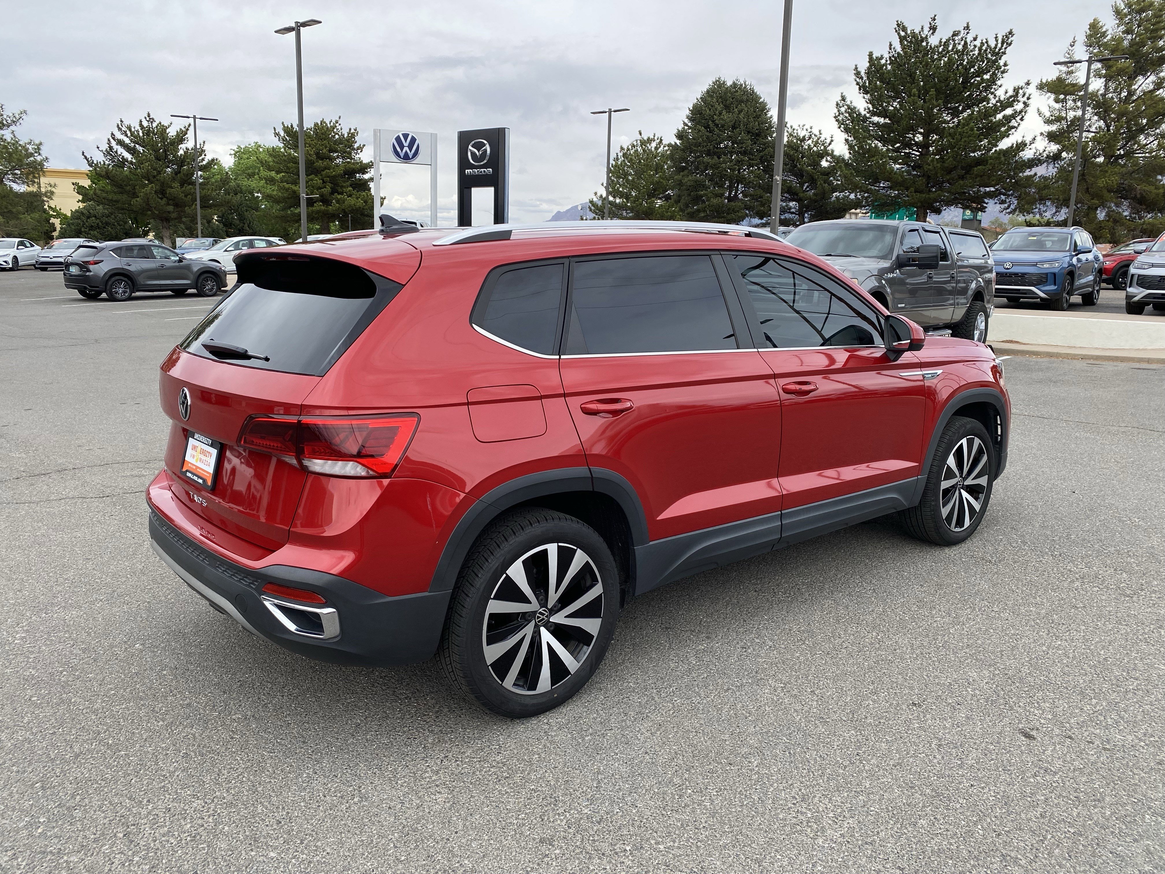 Used 2023 Volkswagen Taos SE w/ Panoramic Sunroof Package image 41