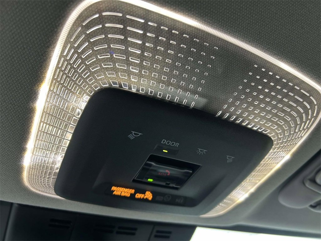 Used 2025 Toyota Prius XLE image 29