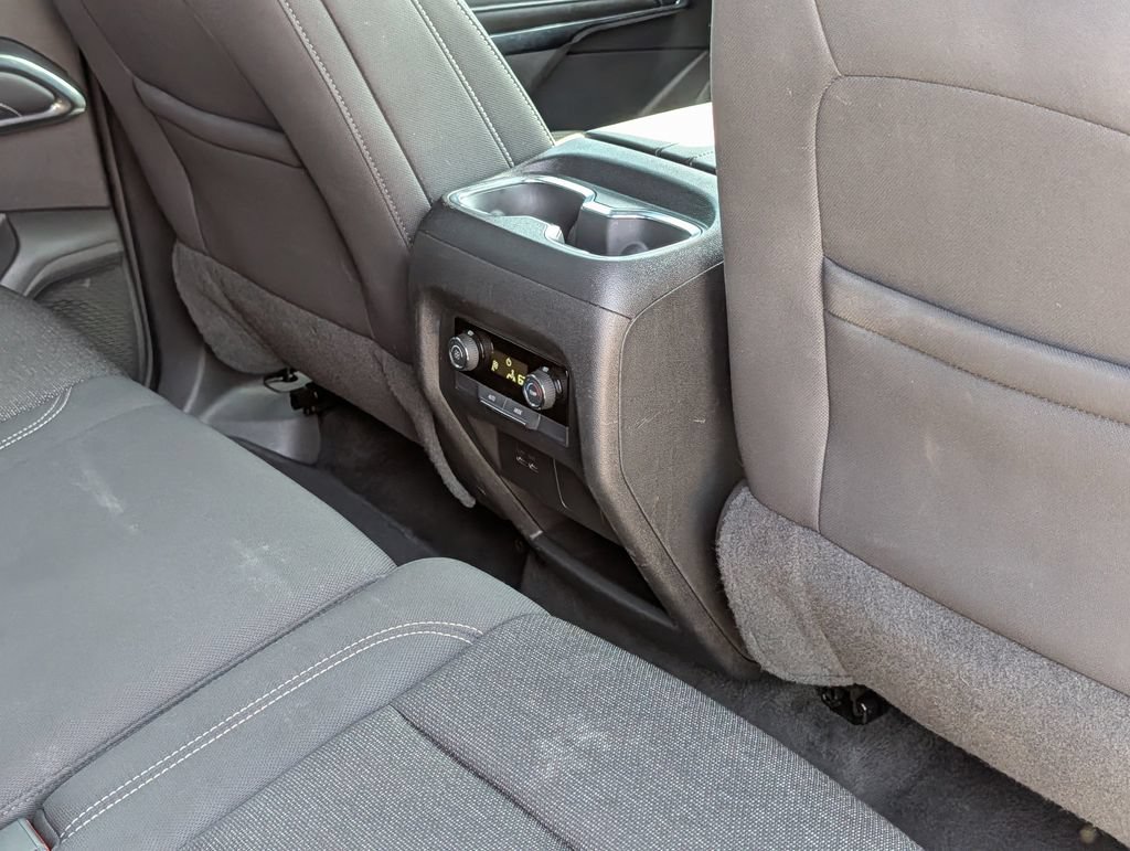 Used 2025 Chevrolet Traverse LT FWD image 31