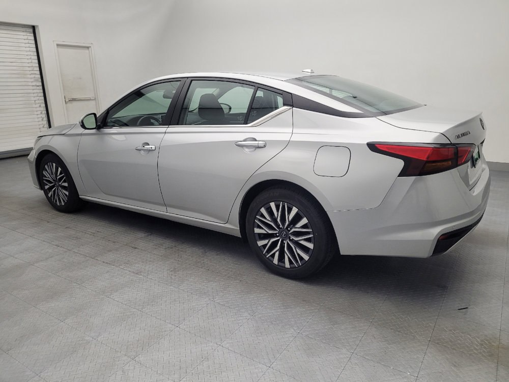 Used 2023 Nissan Altima 2.5 SV image 3