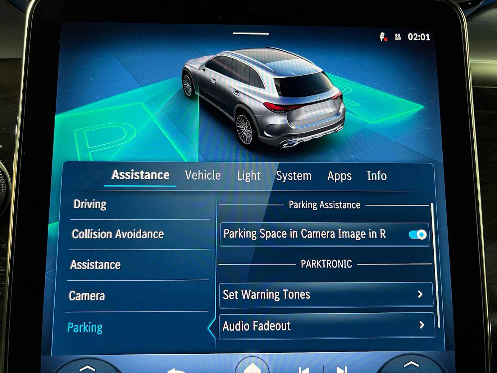 Used 2025 Mercedes-Benz GLC 300 4MATIC image 36