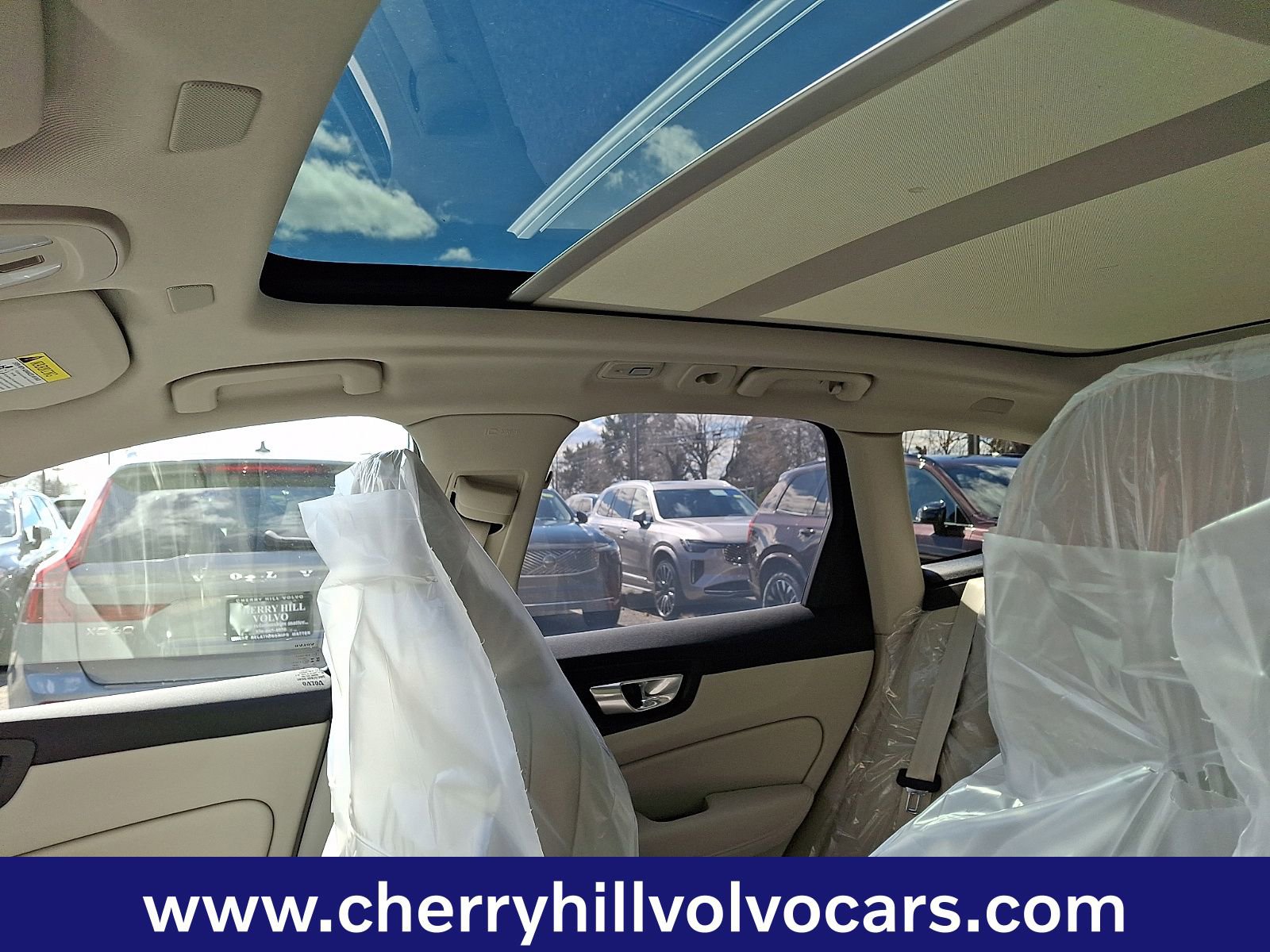 New 2026 Volvo XC60 T8 Ultra w/ Protection Package Premier image 11