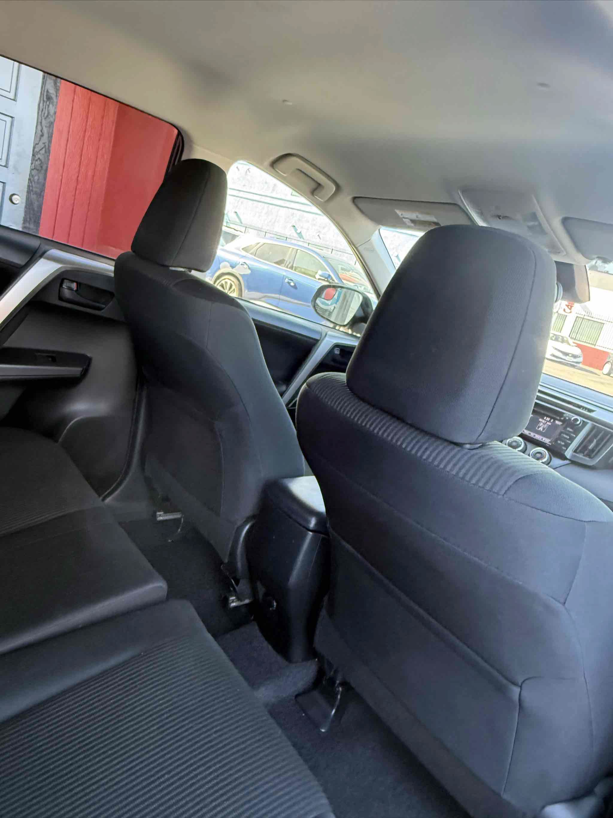 Used 2018 Toyota RAV4 LE w/ All Weather Liner Package FWD image 59