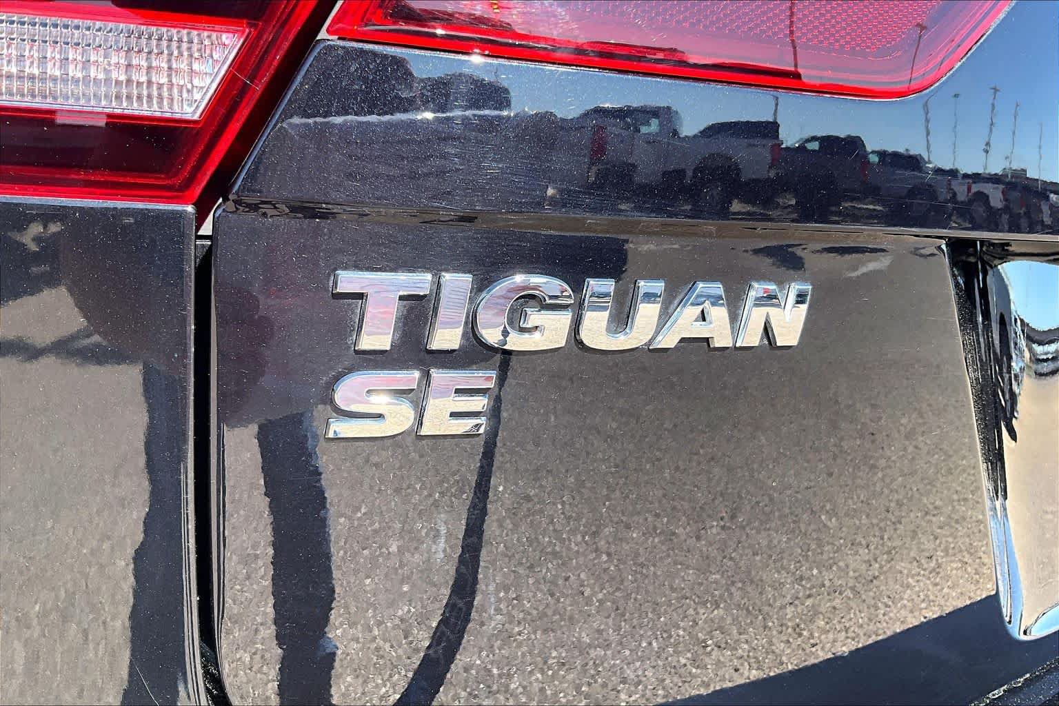 Used 2020 Volkswagen Tiguan SE R-Line AWD/4WD image 33