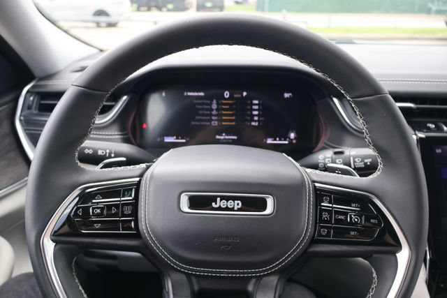 Used 2023 Jeep Grand Cherokee L Overland w/ Luxury Tech Group IV RWD image 15