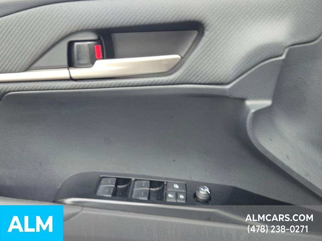 Used 2025 Toyota Camry SE image 28