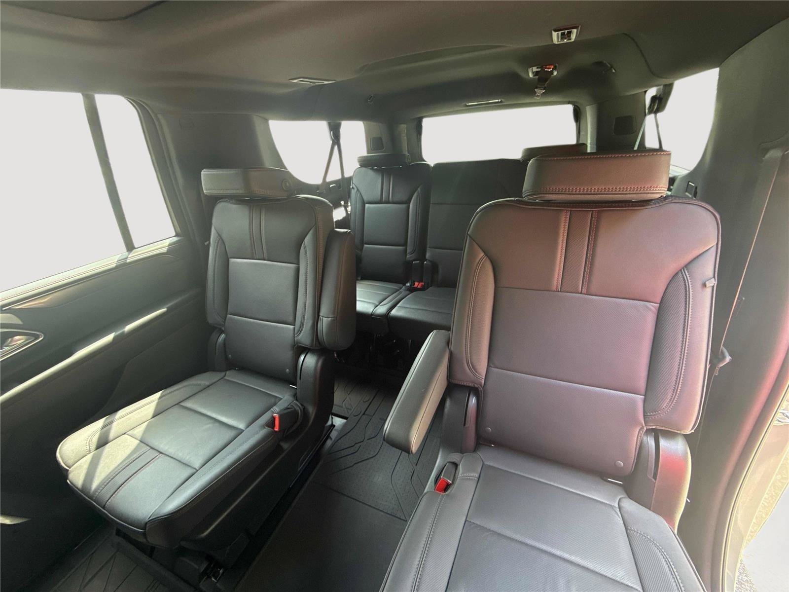 Used 2024 Chevrolet Suburban RST w/ Luxury Package AWD/4WD image 13