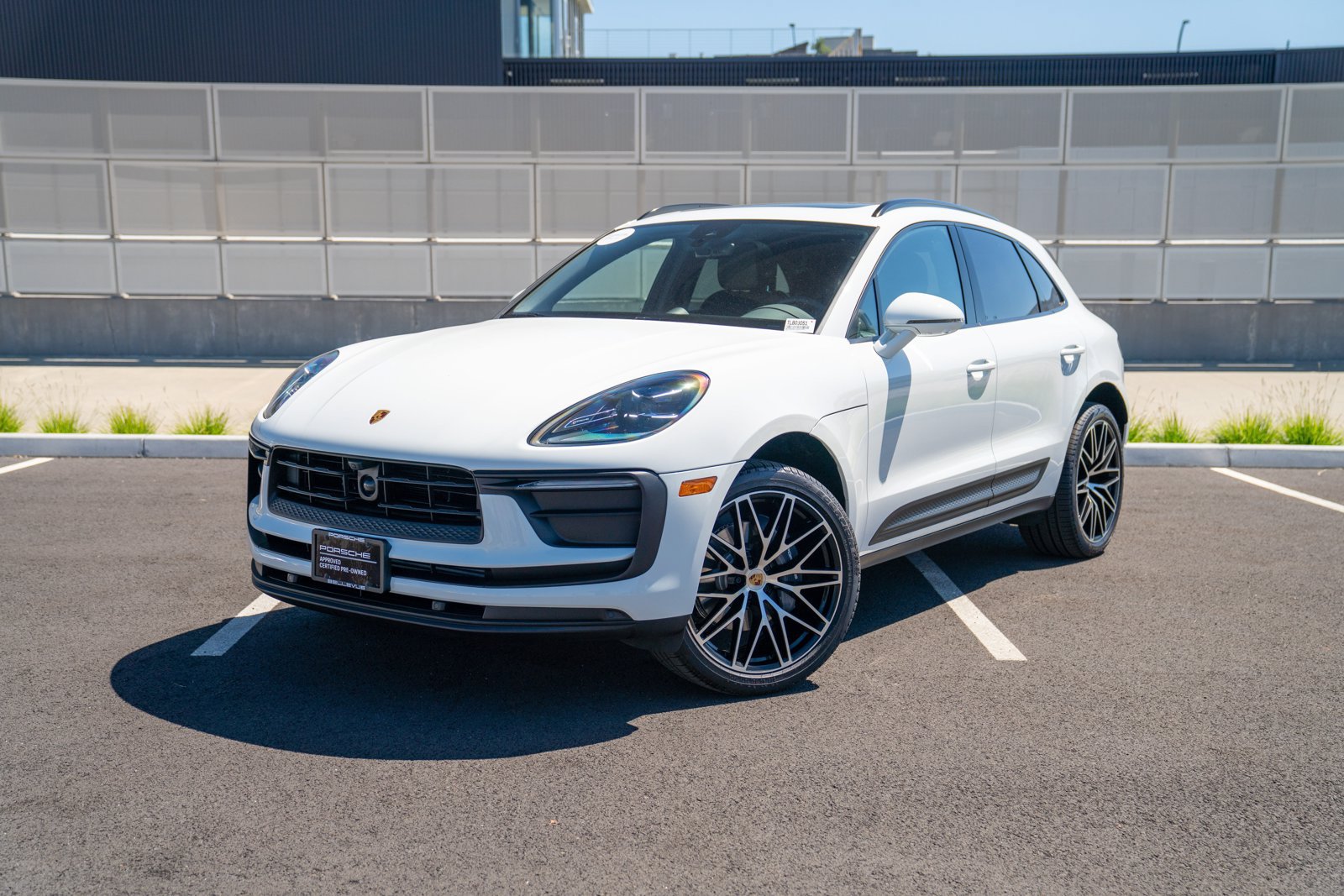 Certified 2026 Porsche Macan AWD/4WD image 1