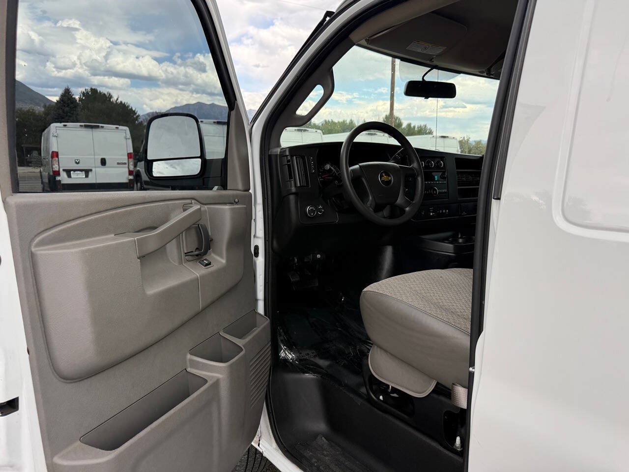 Used 2021 Chevrolet Express 2500 RWD image 13