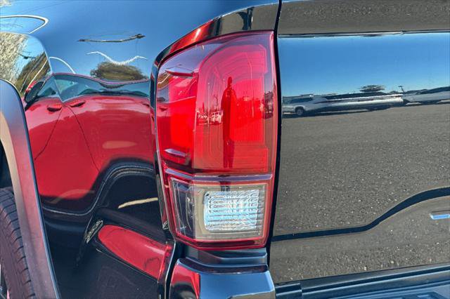 Certified 2018 Toyota Tacoma TRD Off-Road image 15