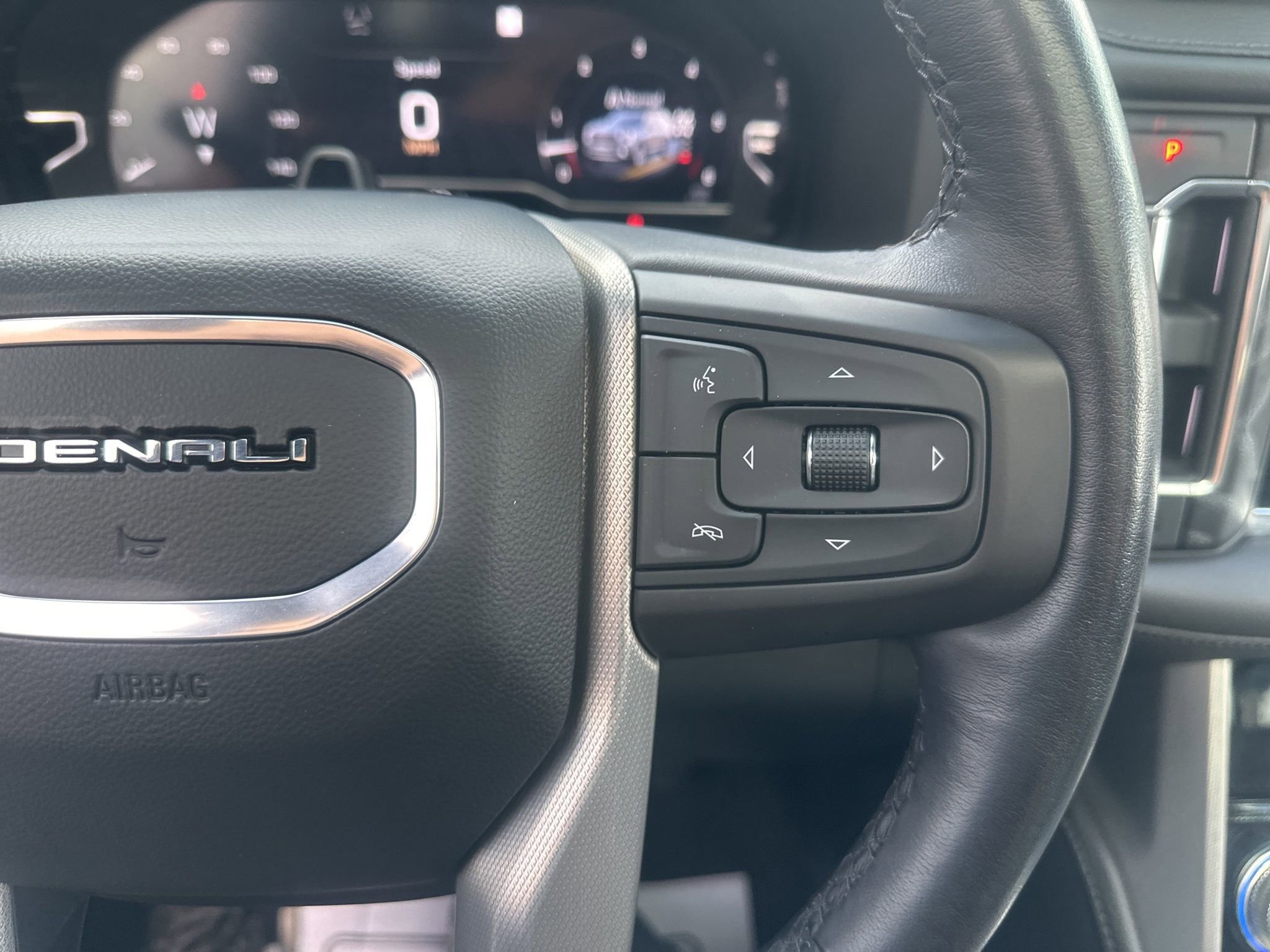 Used 2023 GMC Yukon XL Denali w/ Advanced Technology Package image 32