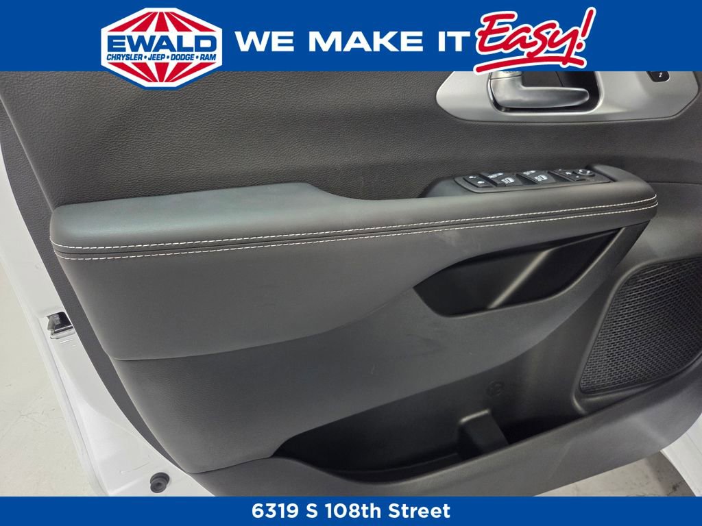 New 2026 Chrysler Pacifica Limited w/ S Appearance Package image 13