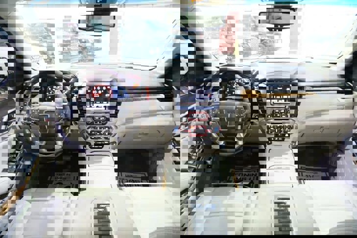 Used 2016 GMC Yukon Denali w/ Open Road Package image 29