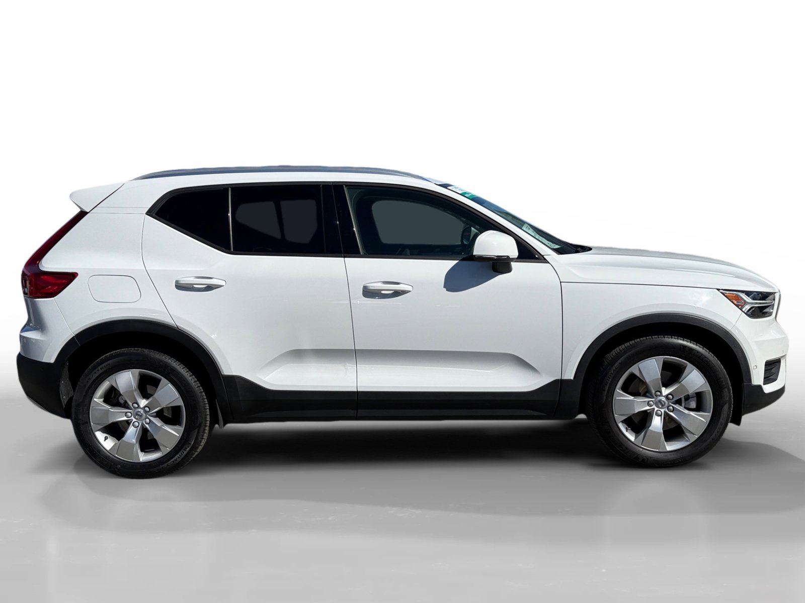 Used 2019 Volvo XC40 T5 Momentum image 6