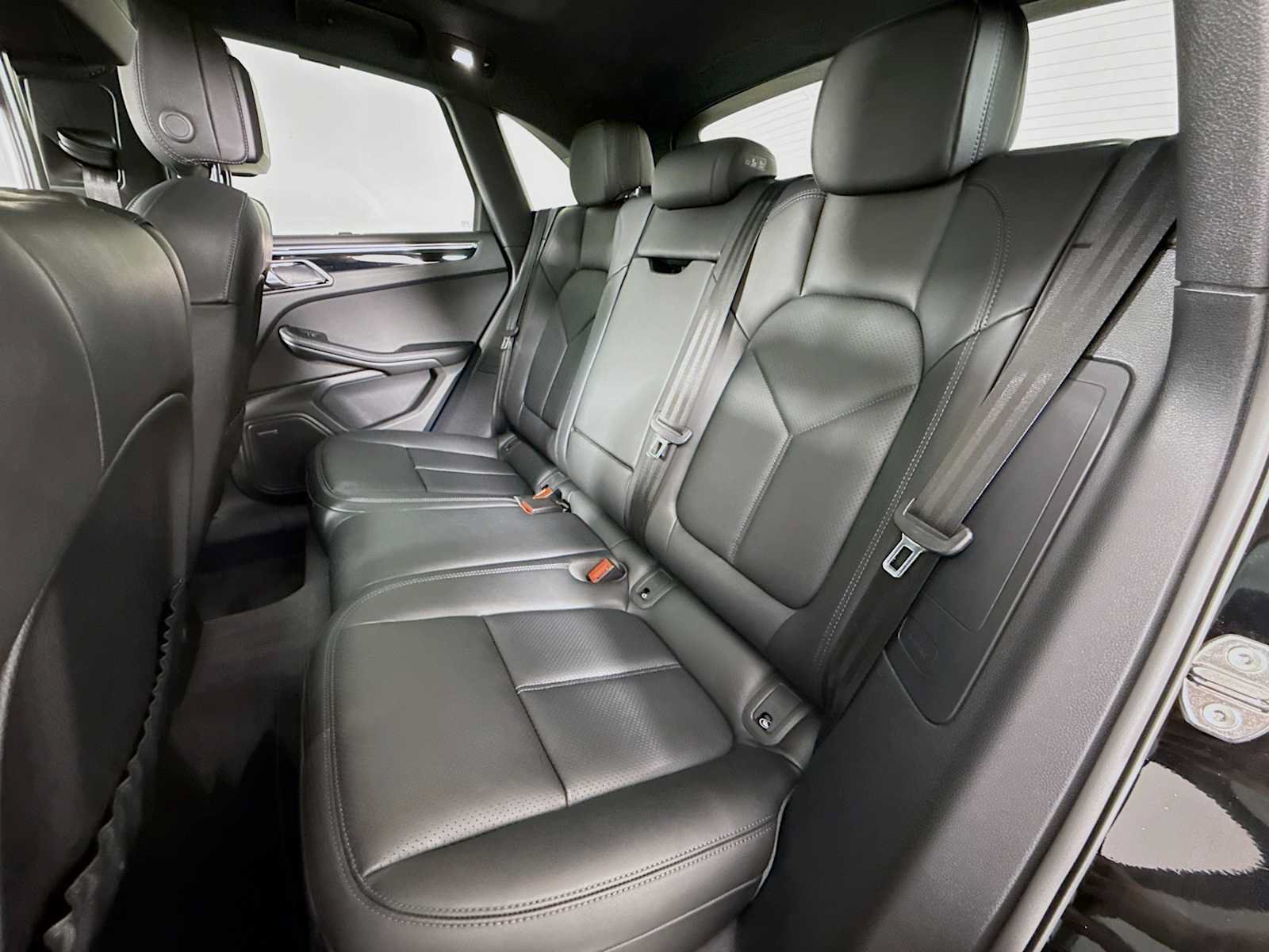 Certified 2026 Porsche Macan AWD/4WD image 23