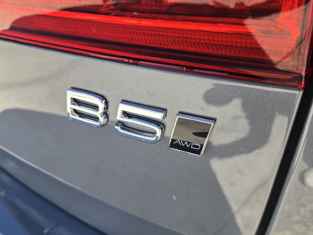 Used 2024 Volvo XC60 B5 Plus AWD/4WD image 14