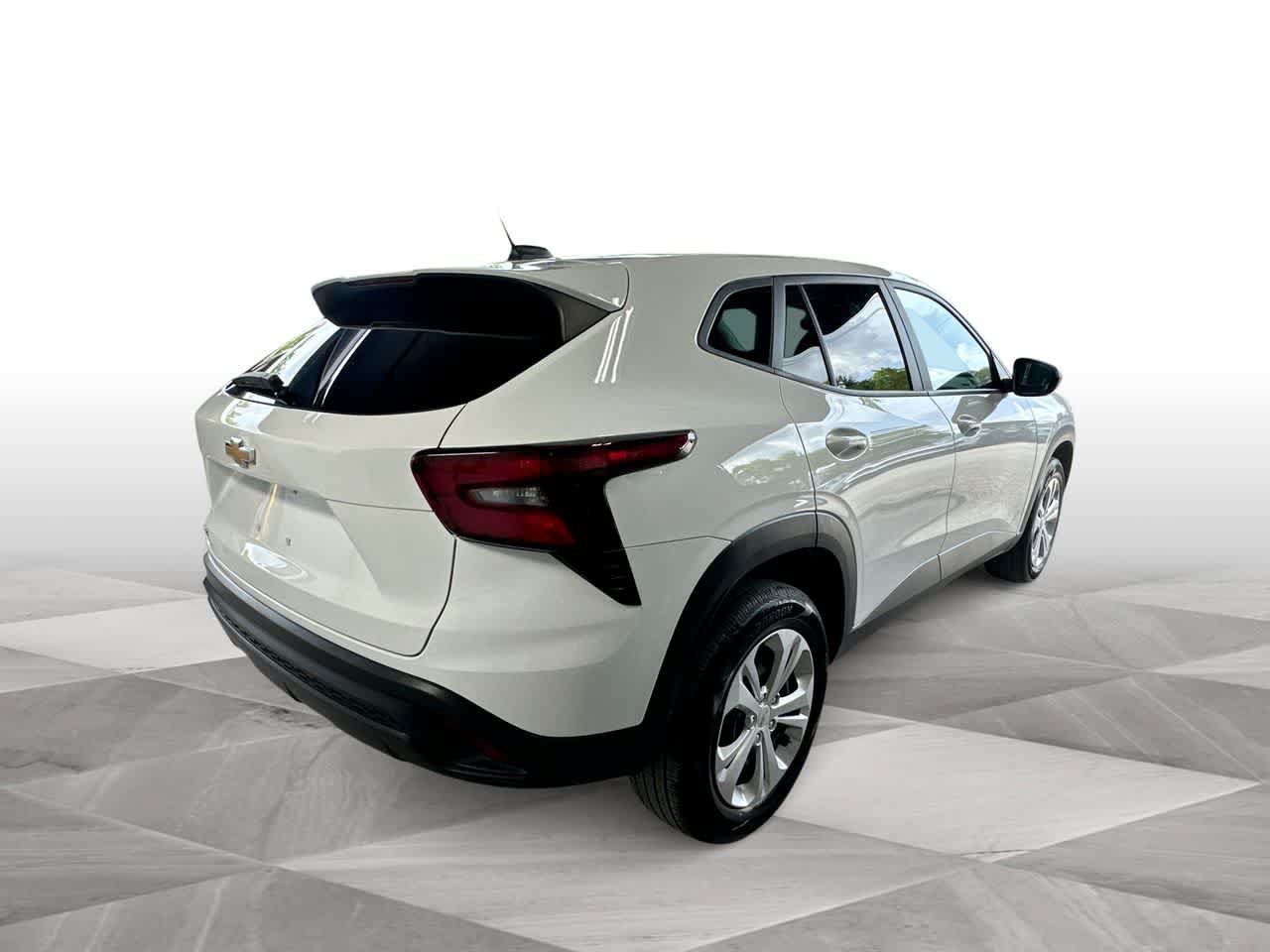Used 2025 Chevrolet Trax LS FWD image 8