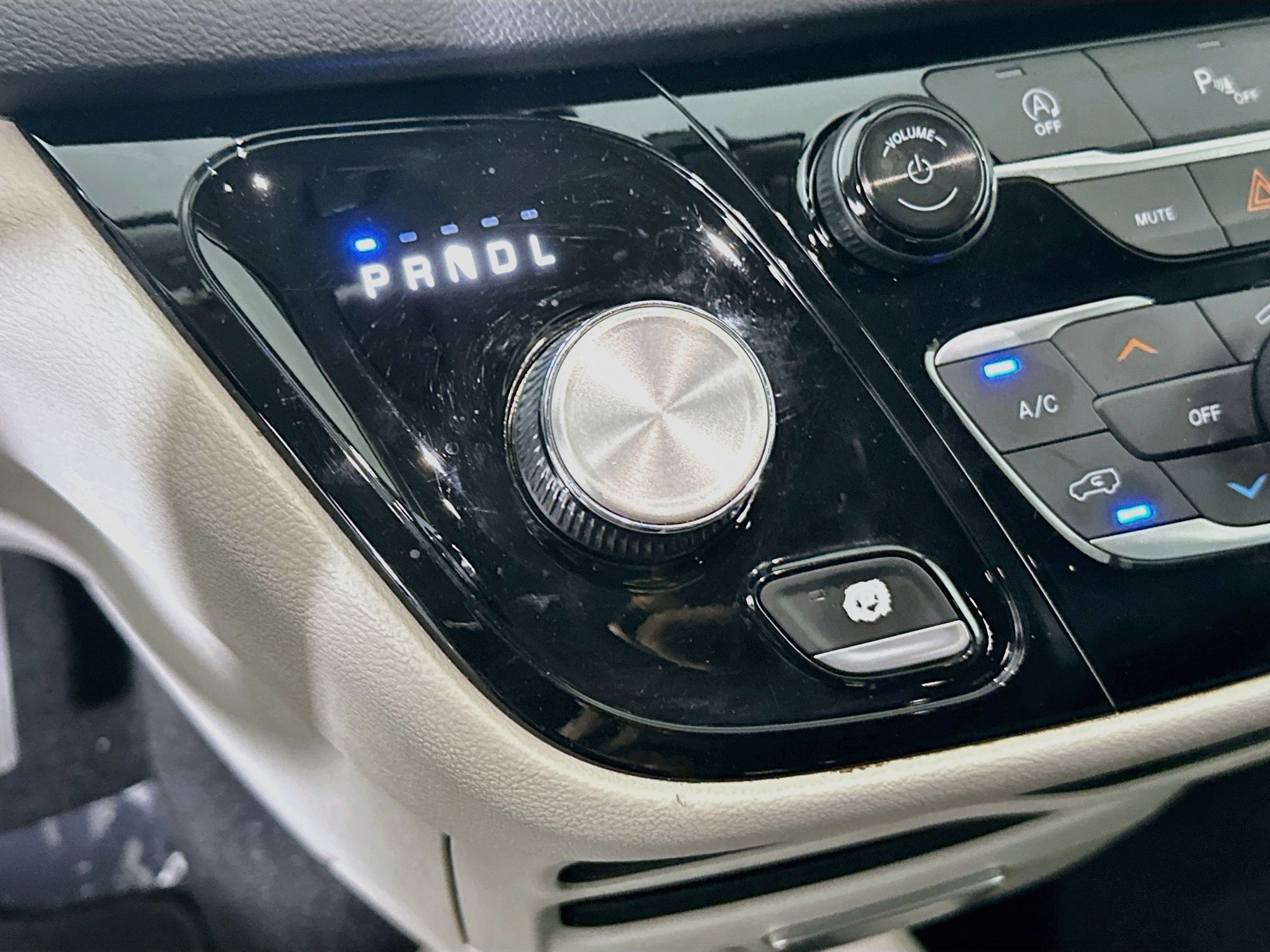Used 2019 Chrysler Pacifica Touring-L FWD image 21