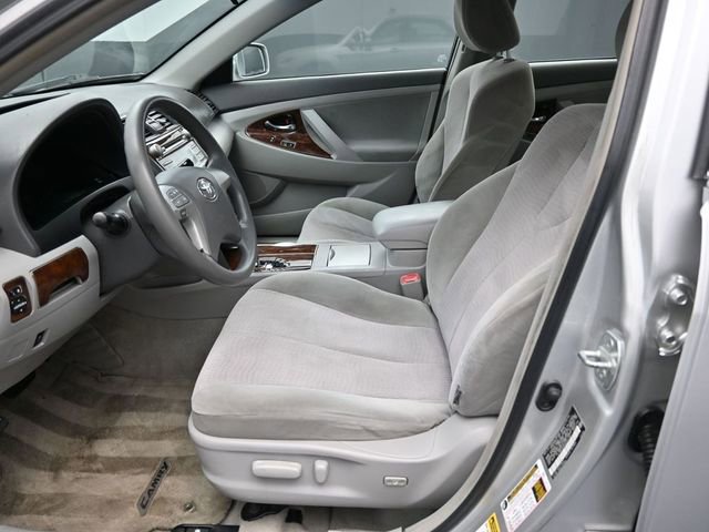 Used 2010 Toyota Camry LE image 19