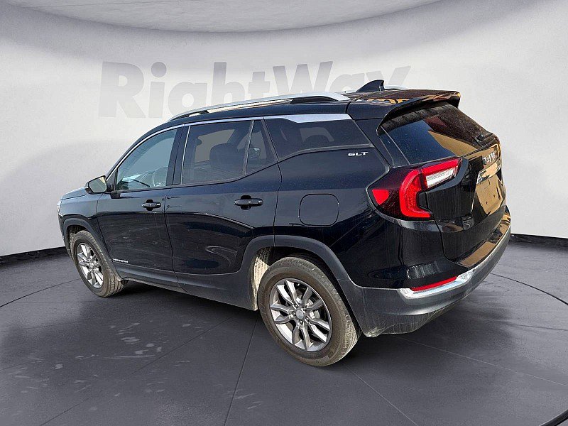 Used 2024 GMC Terrain SLT image 3