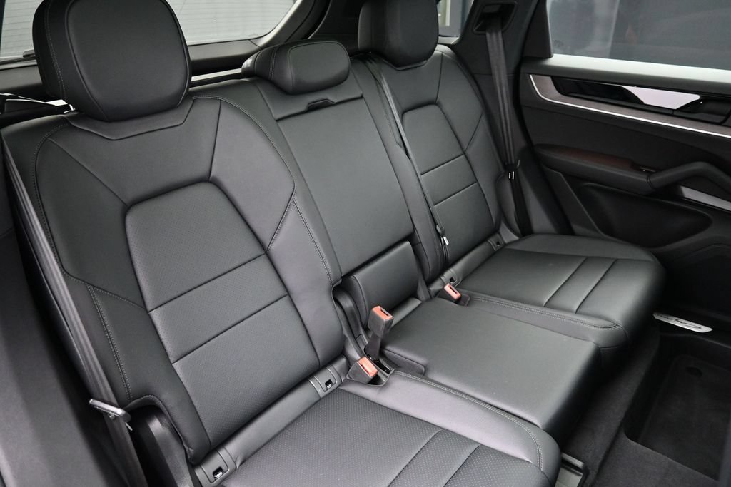 Certified 2025 Porsche Cayenne AWD/4WD image 25