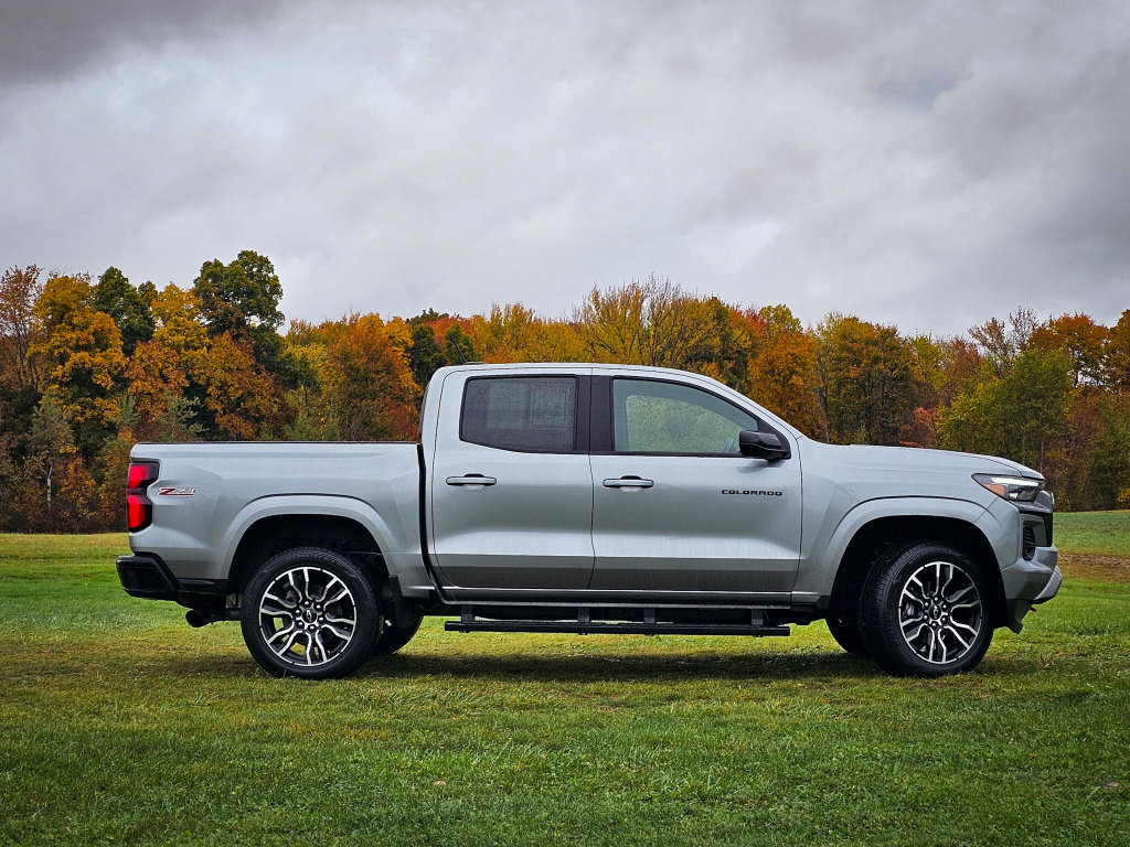 Used 2024 Chevrolet Colorado Z71 w/ LPO, Dark Essentials Package AWD/4WD image 3