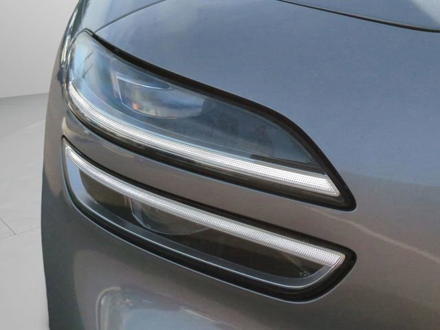 Certified 2025 Genesis G70 2.5T image 9