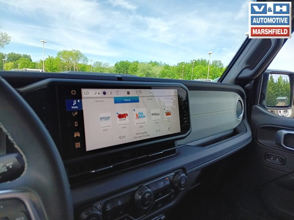 Used 2025 Jeep Wrangler Unlimited Sahara AWD/4WD image 10
