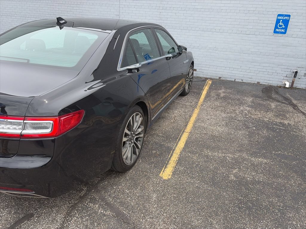 Used 2019 Lincoln Continental Select w/ Continental Climate Package AWD/4WD image 3