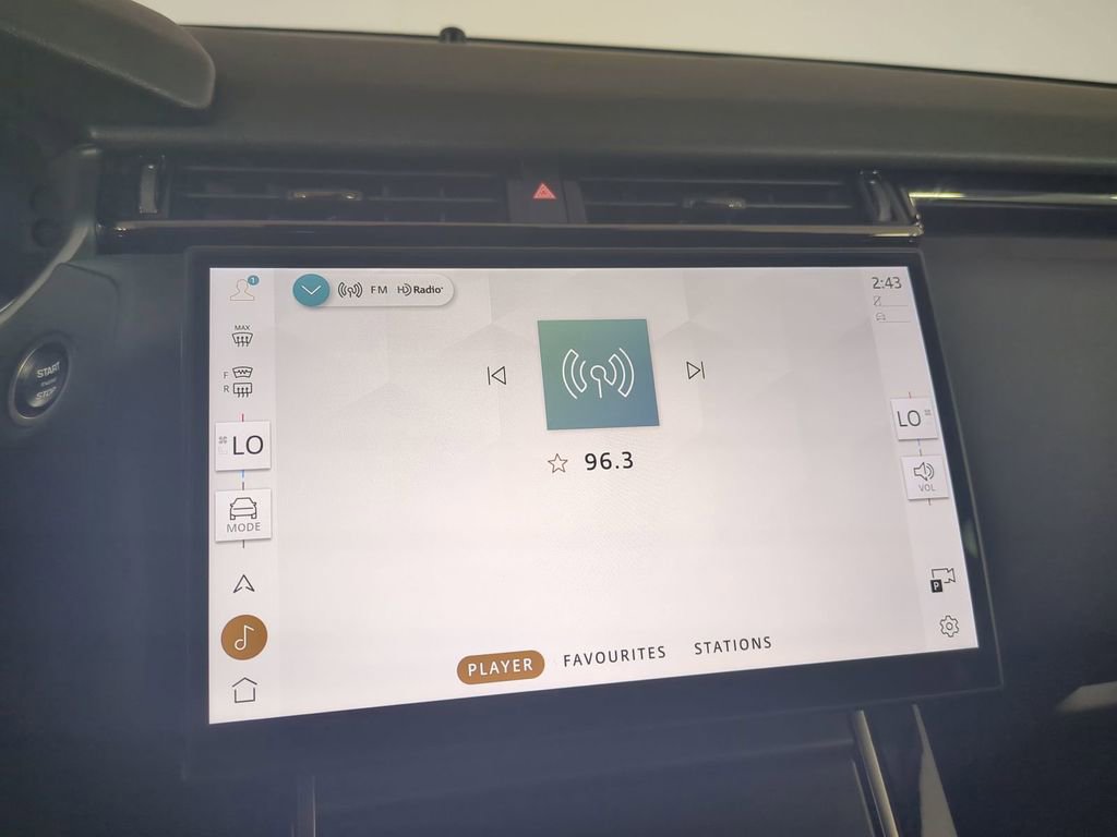 Used 2025 Land Rover Range Rover Velar Dynamic SE image 21