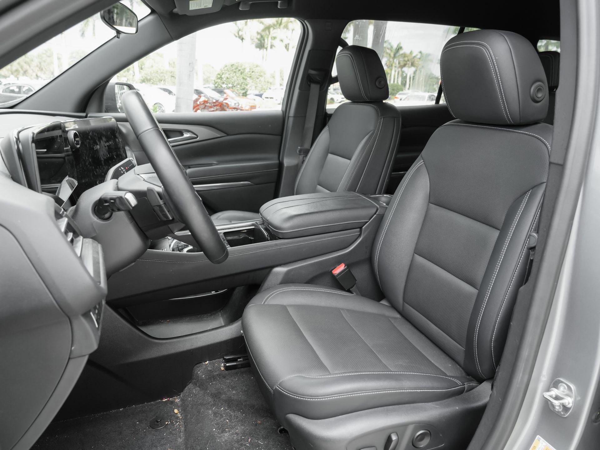 Used 2024 Chevrolet Traverse LT FWD image 17