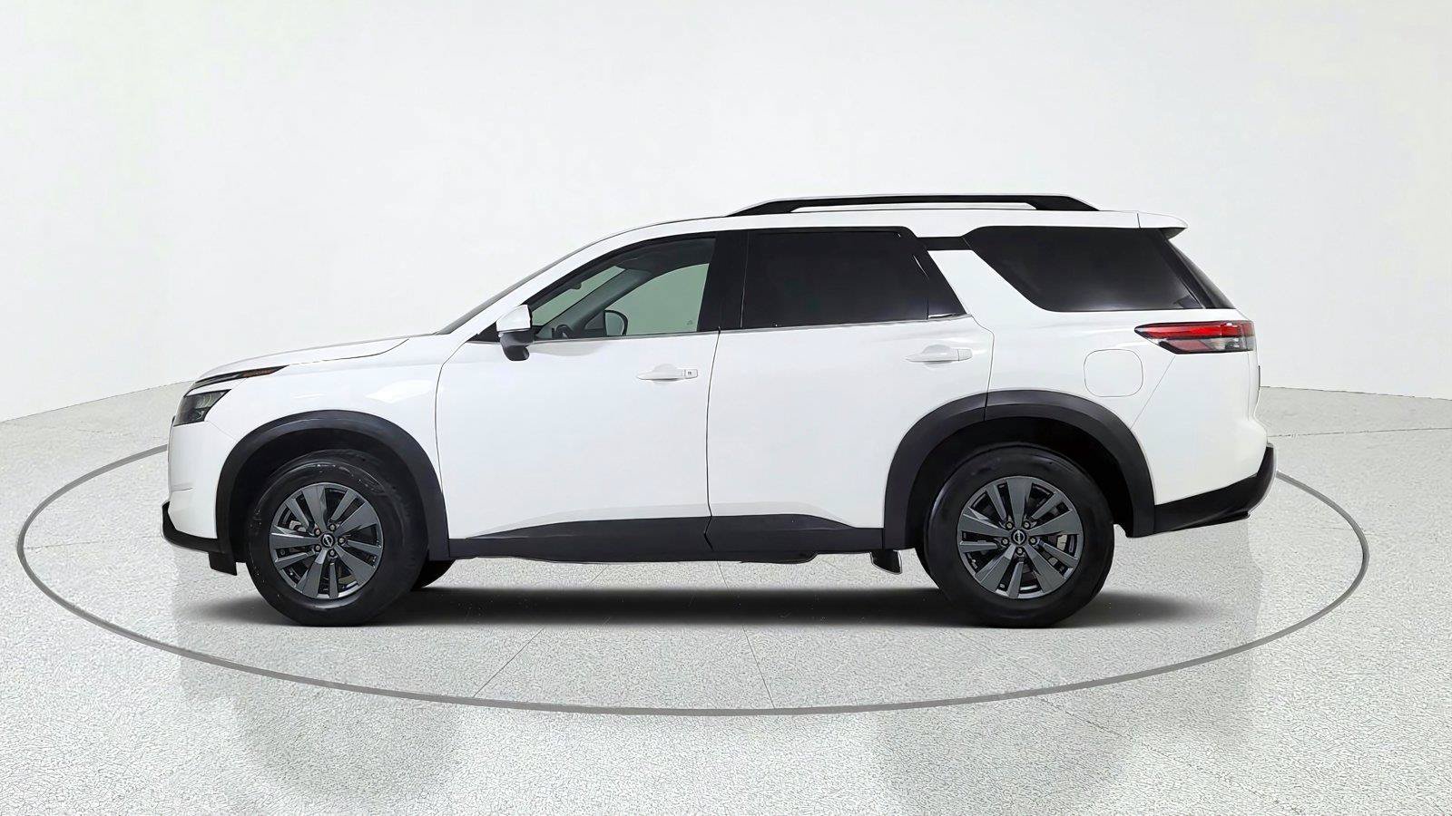 Certified 2025 Nissan Pathfinder SV FWD image 4