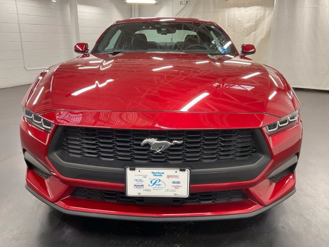 Used 2024 Ford Mustang Coupe RWD image 3