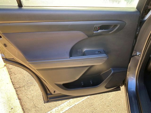 Used 2022 Toyota Highlander L image 10