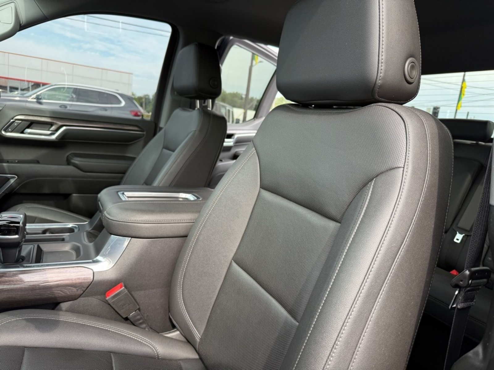 Used 2022 Chevrolet Silverado 1500 LTZ AWD/4WD image 27
