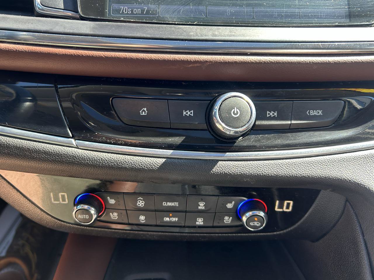 Used 2018 Buick Enclave Avenir w/ Avenir Technology Package AWD/4WD image 26
