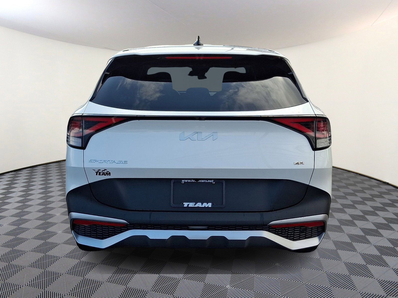 Used 2023 Kia Sportage LX image 5